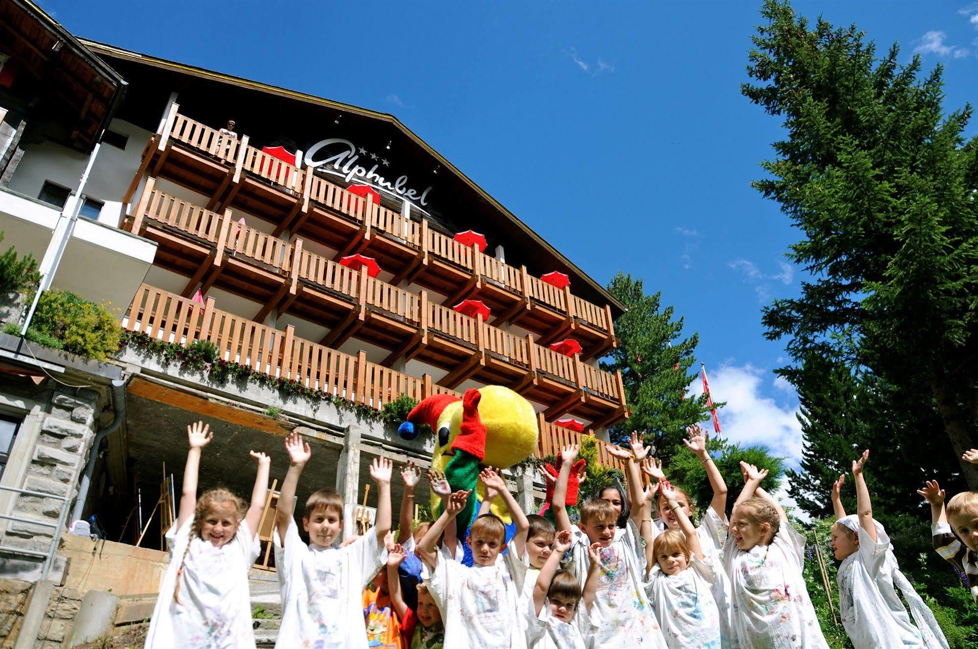 สวิส แฟมิลี โฮเต็ล อัลฟูเบล Hotel ซาสฟี ภายนอก รูปภาพ